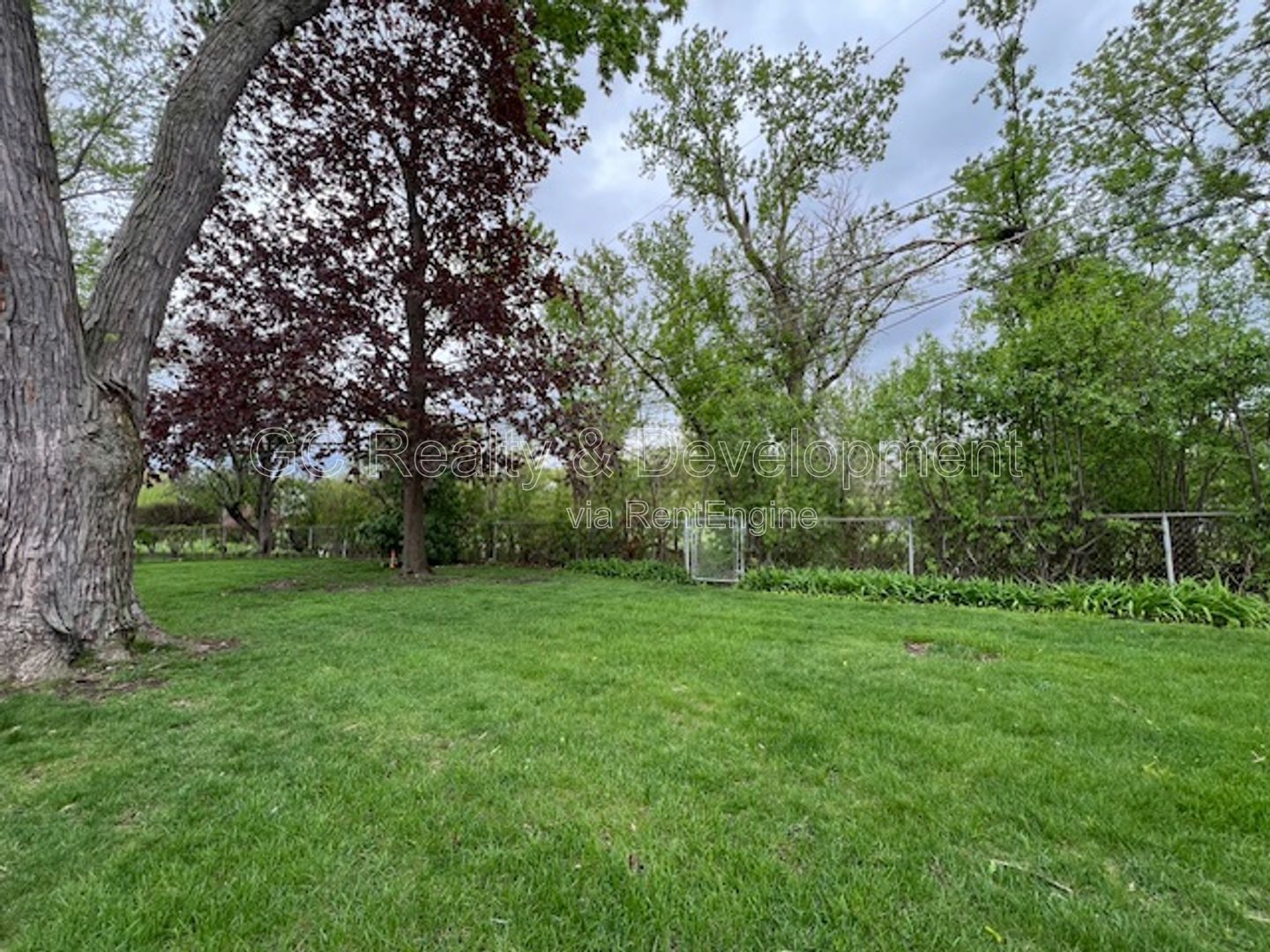 ***HOFFMAN ESTATES / 4 BDRM / 2 BTH / SS APPL INCL / LAUNDRY ROOM / ATTACHED 2-CAR GARAGE*** property image