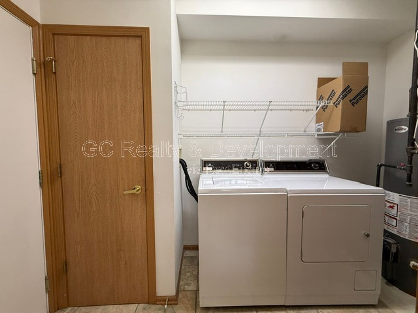 *** 2 BDRM / IN UNIT LAUNDRY / ATTACHED GARAGE / APPL INCLUDED *** property image
