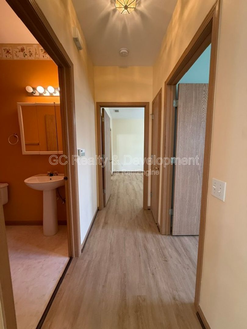 *** 2 BDRM / IN UNIT LAUNDRY / ATTACHED GARAGE / APPL INCLUDED *** property image