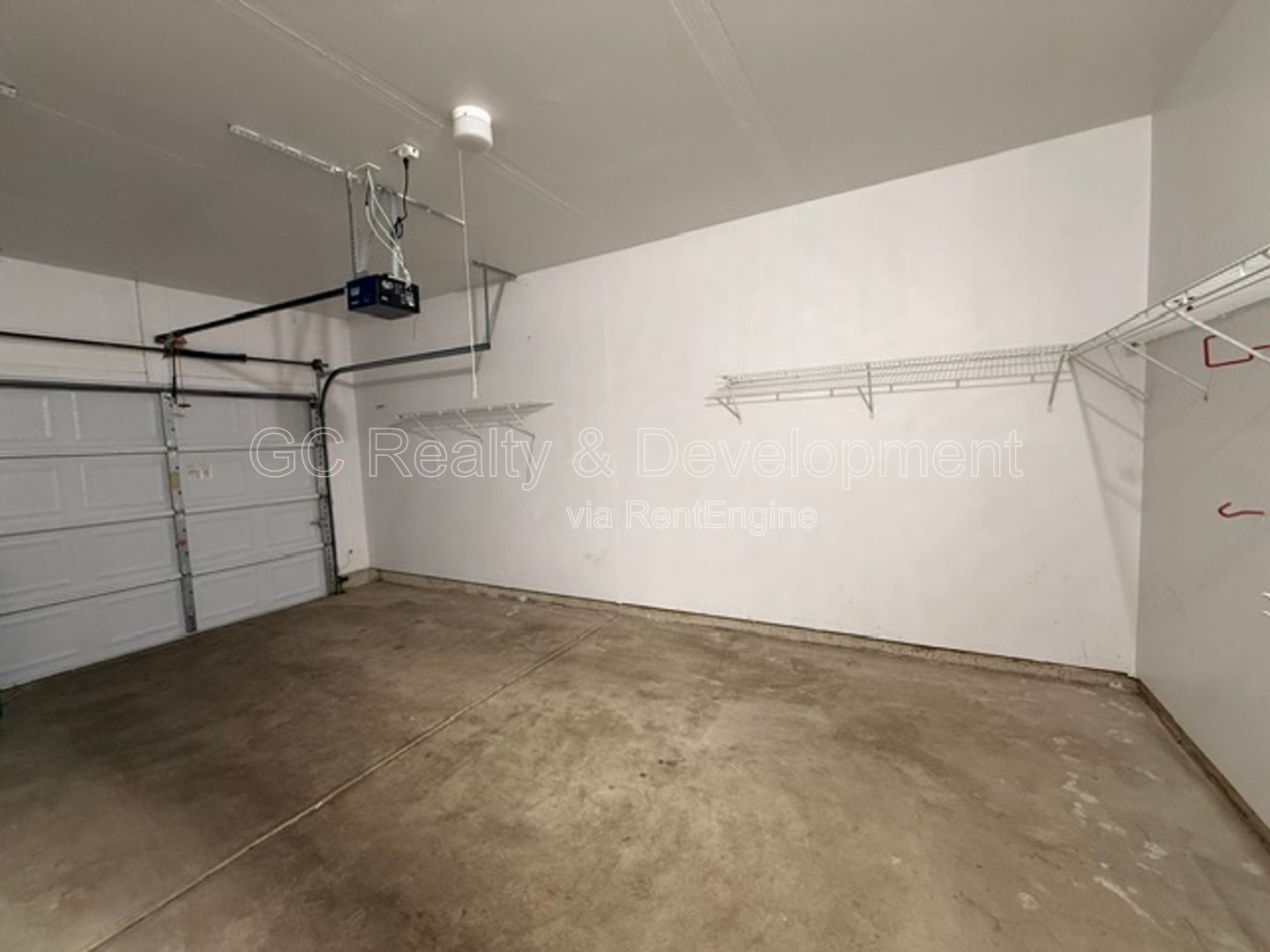 *** 2 BDRM / IN UNIT LAUNDRY / ATTACHED GARAGE / APPL INCLUDED *** property image