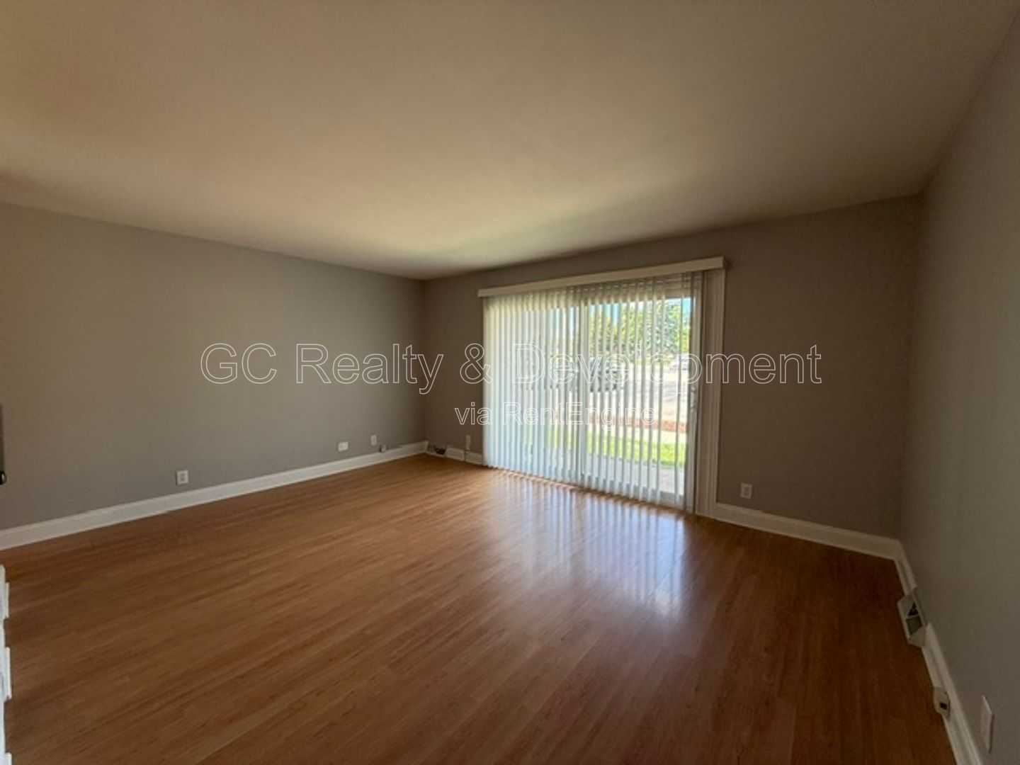 *** 2 BDRM / FIRST FLOOR UNIT / LAUNDRY IN BUILDING / PET FRIENDLY *** property image