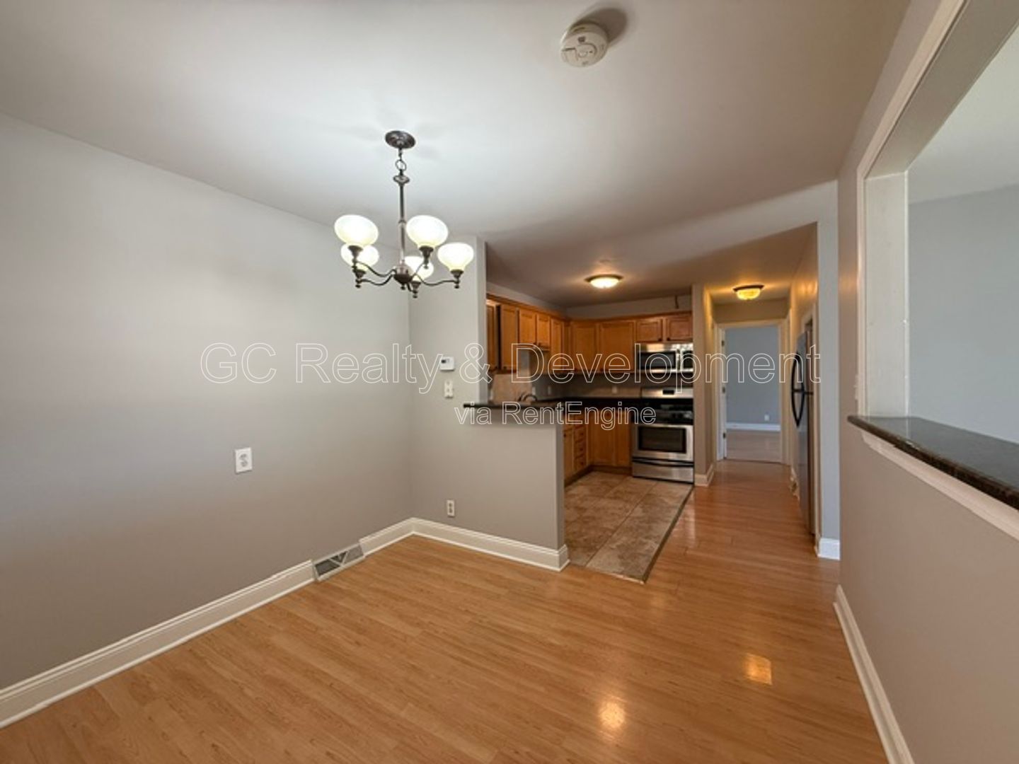 *** 2 BDRM / FIRST FLOOR UNIT / LAUNDRY IN BUILDING / PET FRIENDLY *** property image