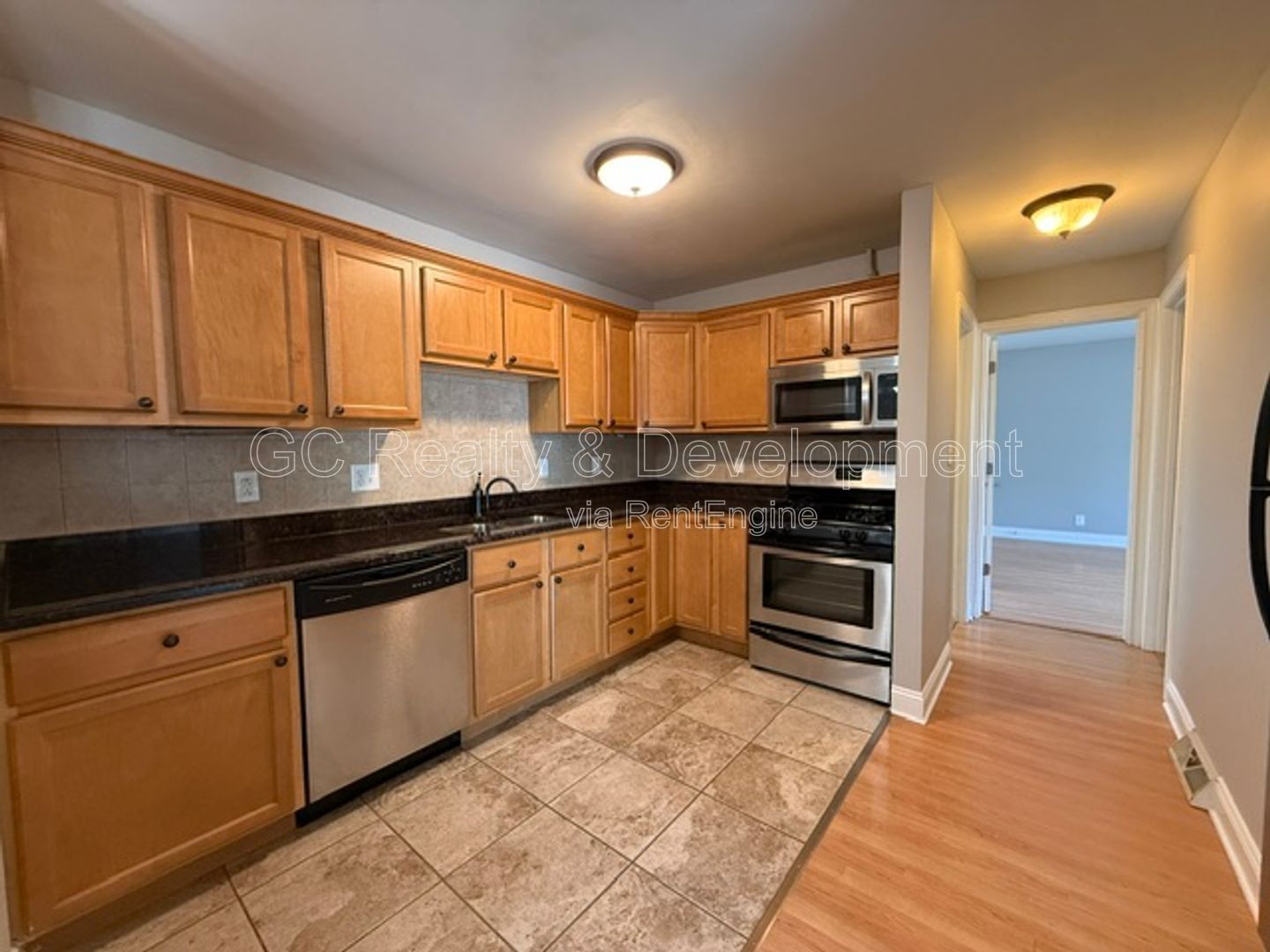 *** 2 BDRM / FIRST FLOOR UNIT / LAUNDRY IN BUILDING / PET FRIENDLY *** property image