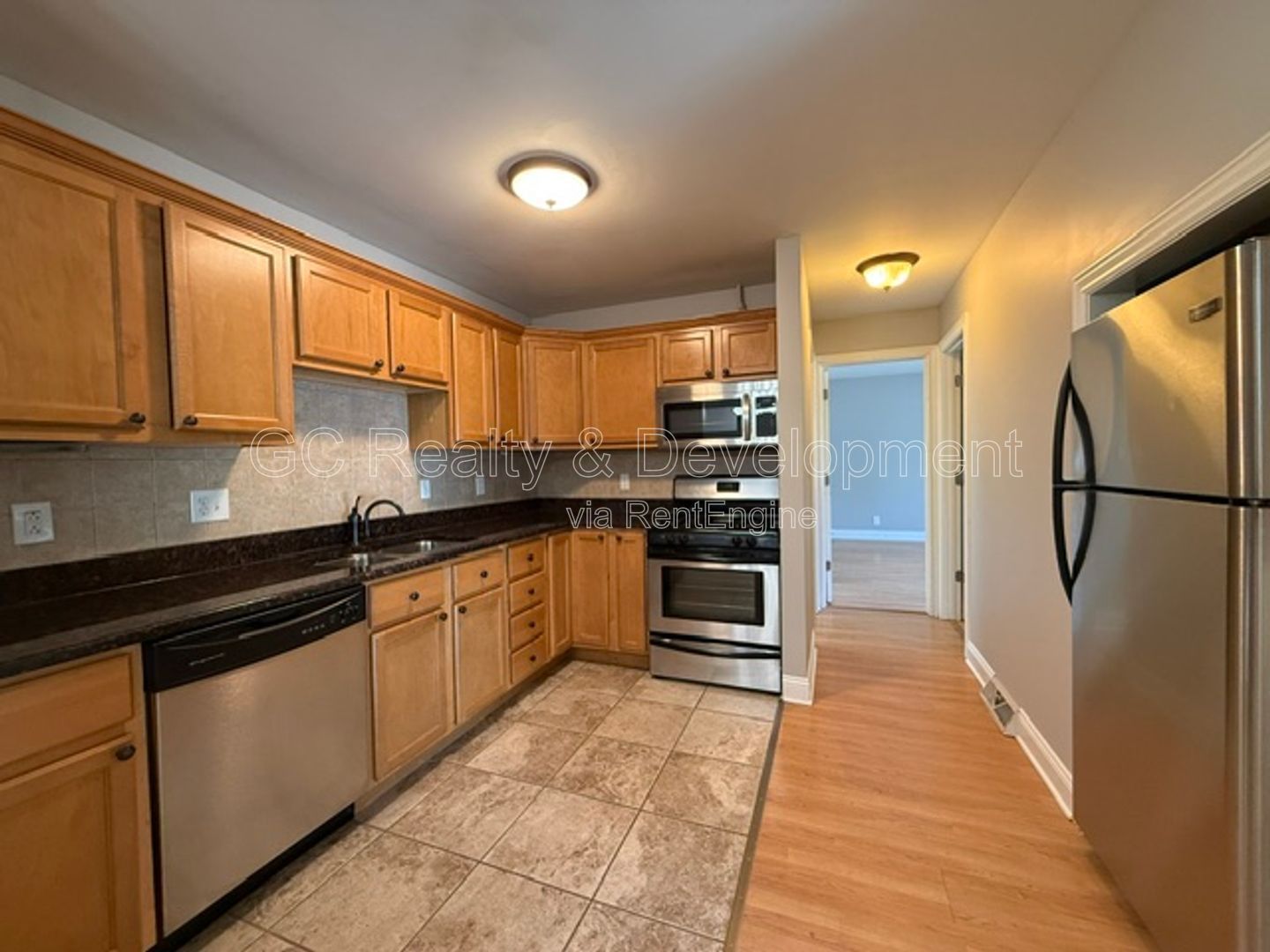 *** 2 BDRM / FIRST FLOOR UNIT / LAUNDRY IN BUILDING / PET FRIENDLY *** property image