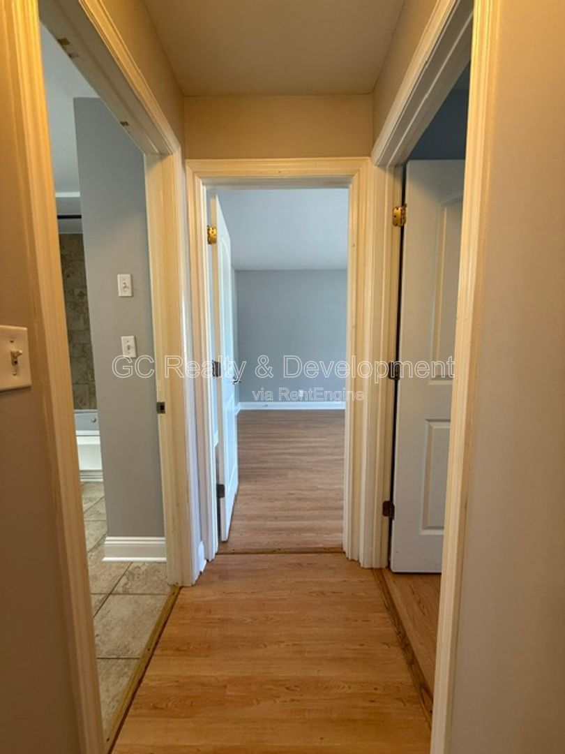 *** 2 BDRM / FIRST FLOOR UNIT / LAUNDRY IN BUILDING / PET FRIENDLY *** property image