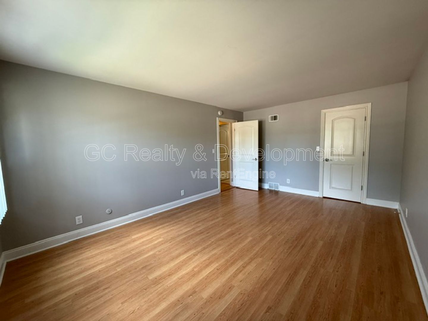 *** 2 BDRM / FIRST FLOOR UNIT / LAUNDRY IN BUILDING / PET FRIENDLY *** property image