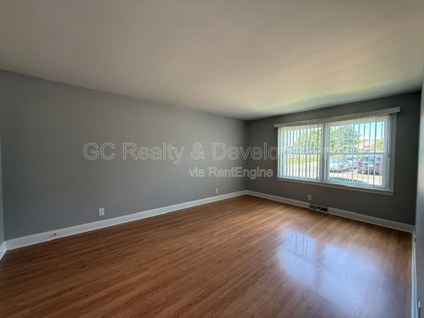 *** 2 BDRM / FIRST FLOOR UNIT / LAUNDRY IN BUILDING / PET FRIENDLY *** property image
