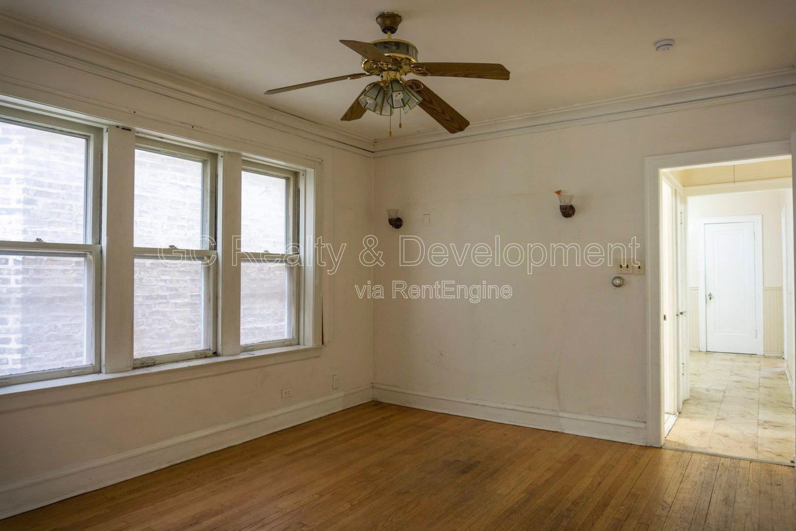 *** 3 BDRM / HARDWOOD FLOORS THROUGHOUT / DETACHED GARAGE / COMMON AREA LAUNDRY *** property image