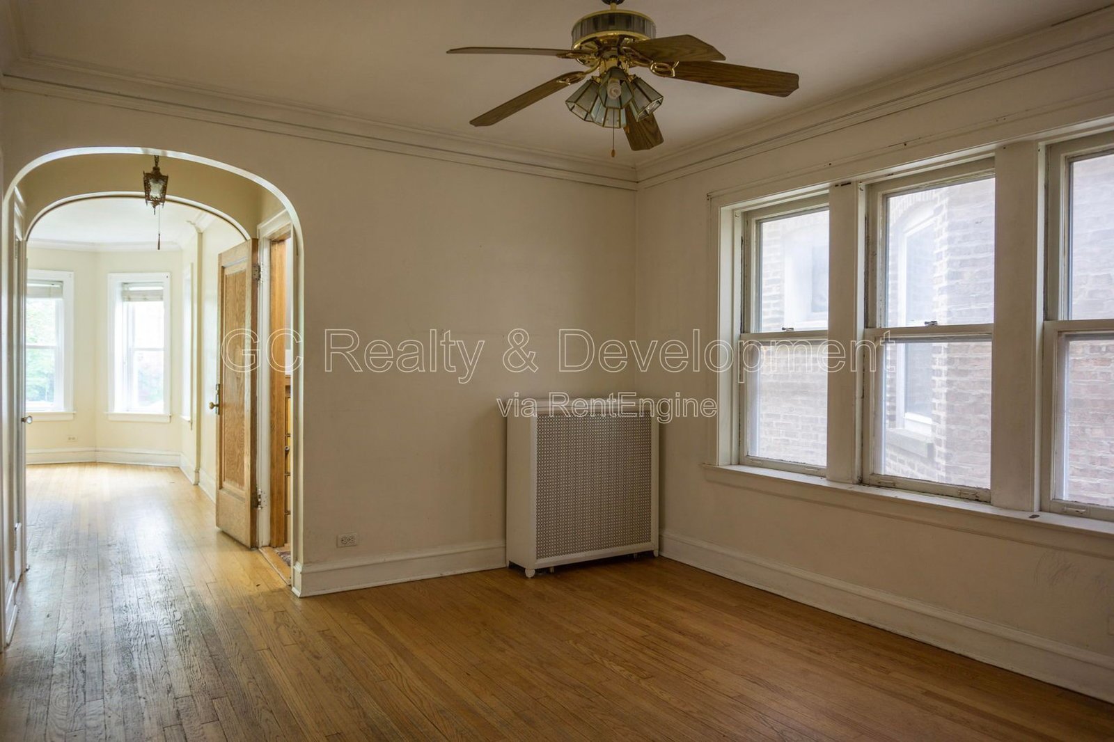 *** 3 BDRM / HARDWOOD FLOORS THROUGHOUT / DETACHED GARAGE / COMMON AREA LAUNDRY *** property image