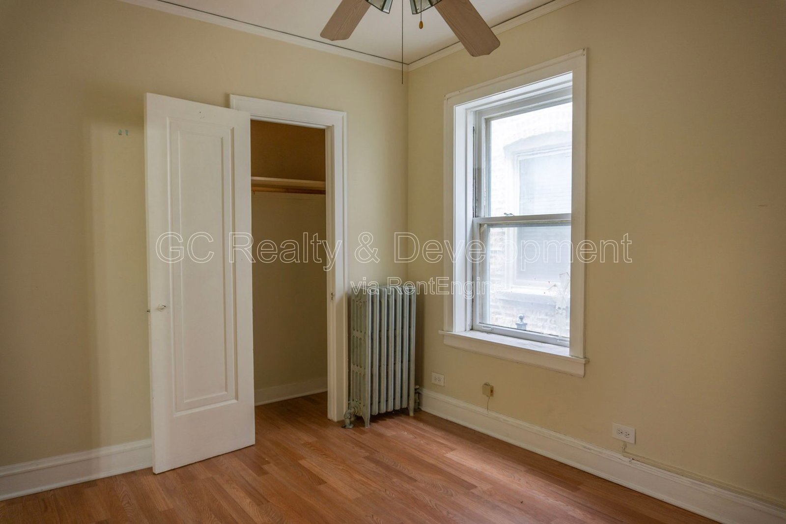 *** 3 BDRM / HARDWOOD FLOORS THROUGHOUT / DETACHED GARAGE / COMMON AREA LAUNDRY *** property image