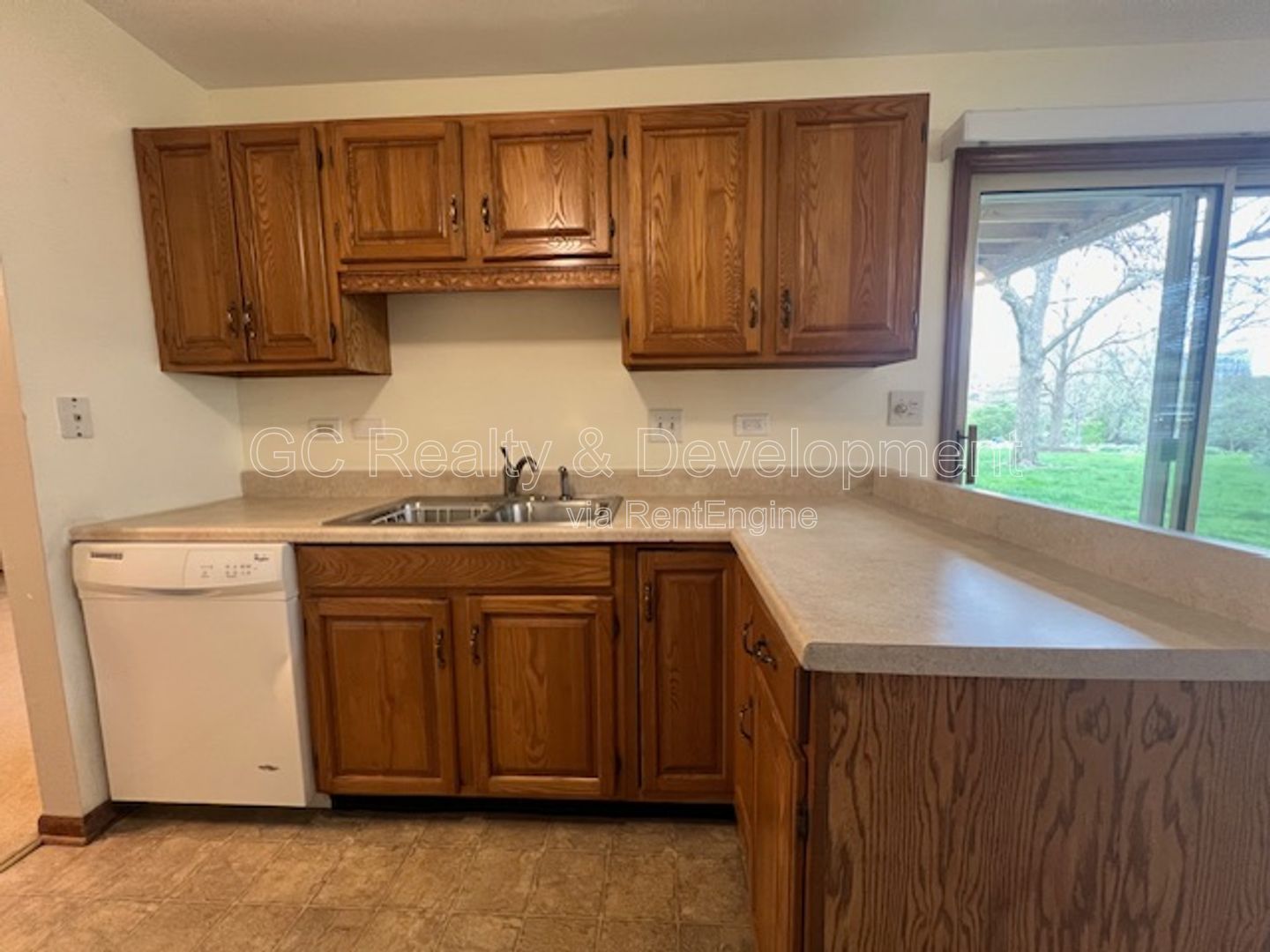 *** WINFIELD / 2 BDRM / 2 BTH / APPLIANCES INCL / LAUNDRY IN UNIT / ATTACHED CAR GARAGE / PET FRIENDLY*** property image
