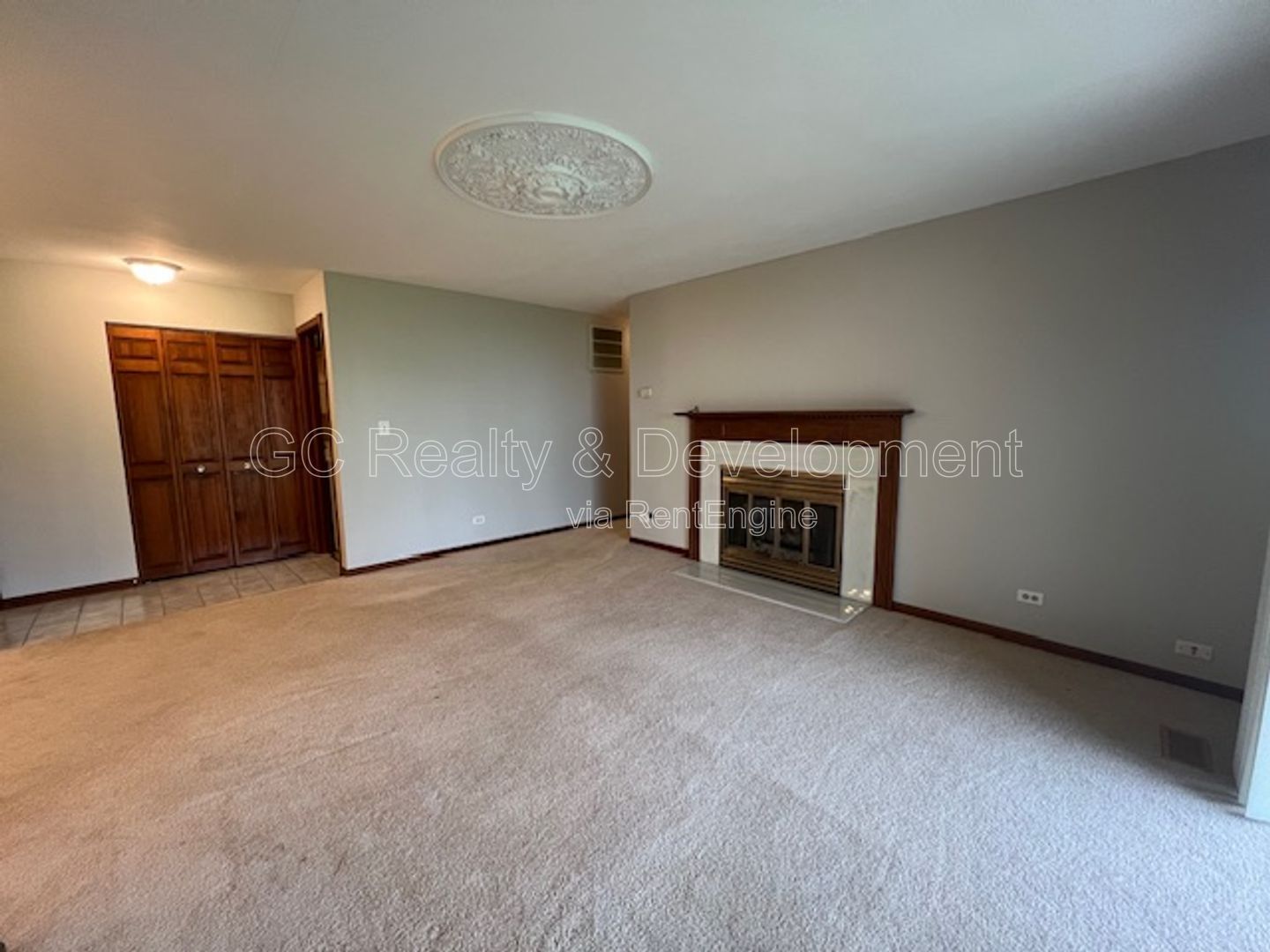 *** WINFIELD / 2 BDRM / 2 BTH / APPLIANCES INCL / LAUNDRY IN UNIT / ATTACHED CAR GARAGE / PET FRIENDLY*** property image