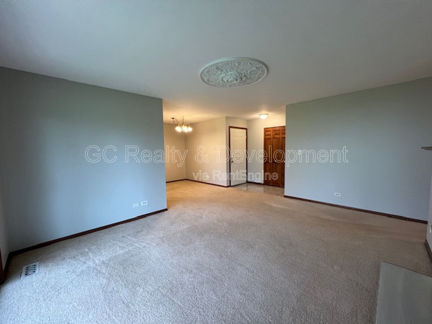 *** WINFIELD / 2 BDRM / 2 BTH / APPLIANCES INCL / LAUNDRY IN UNIT / ATTACHED CAR GARAGE / PET FRIENDLY*** property image