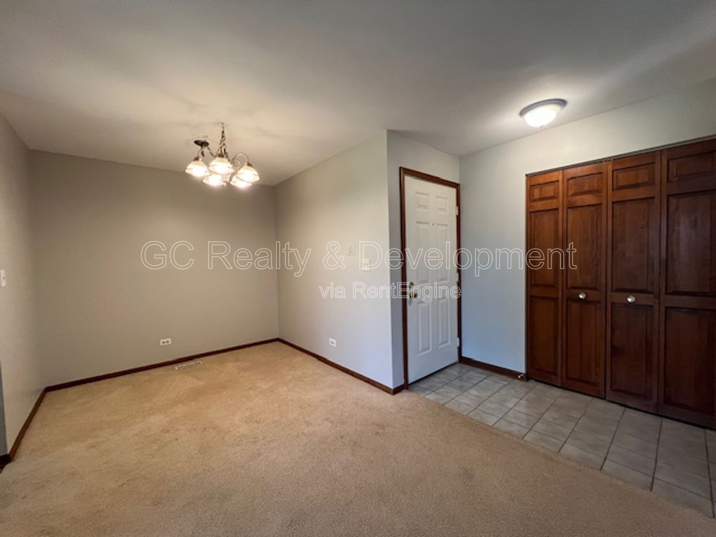 *** WINFIELD / 2 BDRM / 2 BTH / APPLIANCES INCL / LAUNDRY IN UNIT / ATTACHED CAR GARAGE / PET FRIENDLY*** property image
