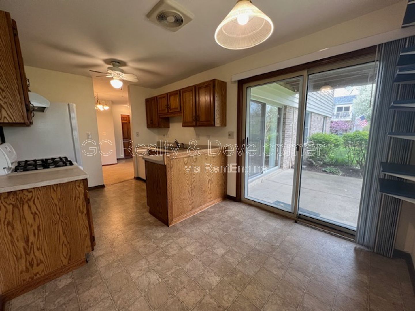 *** WINFIELD / 2 BDRM / 2 BTH / APPLIANCES INCL / LAUNDRY IN UNIT / ATTACHED CAR GARAGE / PET FRIENDLY*** property image