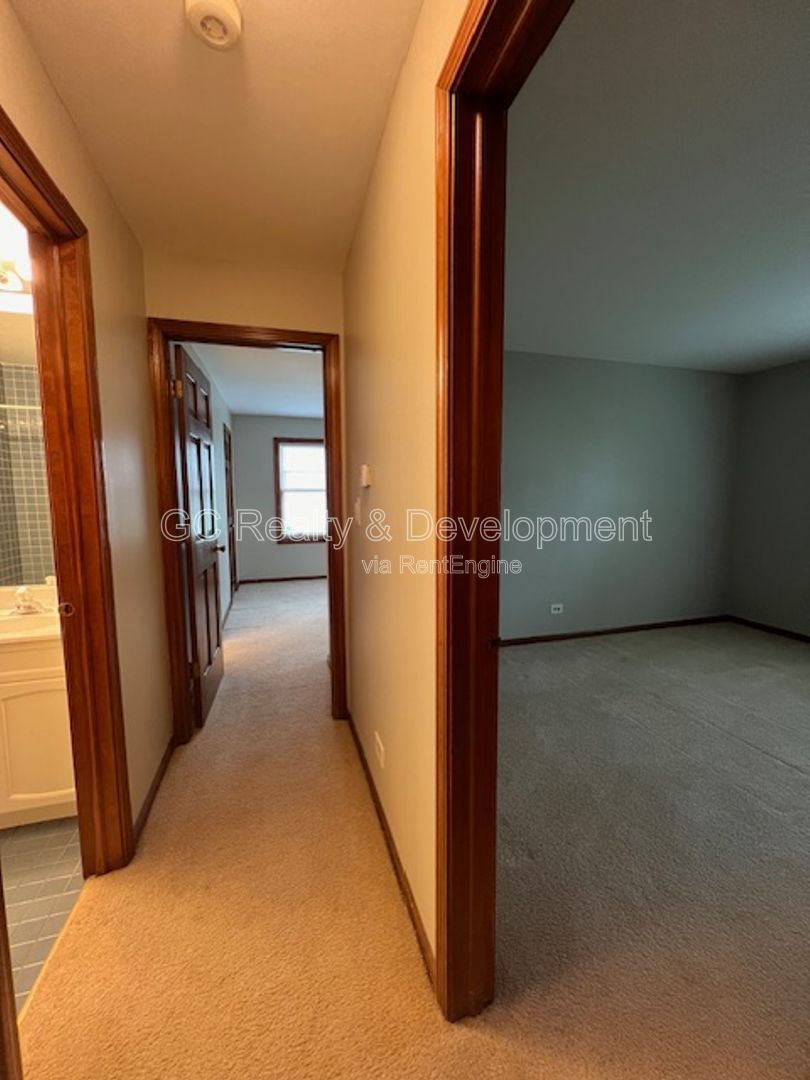 *** WINFIELD / 2 BDRM / 2 BTH / APPLIANCES INCL / LAUNDRY IN UNIT / ATTACHED CAR GARAGE / PET FRIENDLY*** property image
