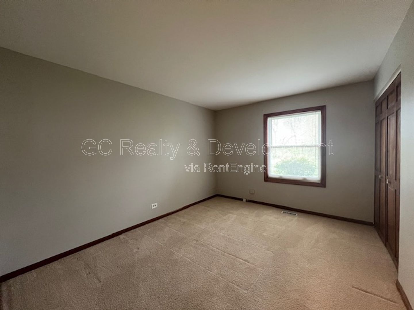 *** WINFIELD / 2 BDRM / 2 BTH / APPLIANCES INCL / LAUNDRY IN UNIT / ATTACHED CAR GARAGE / PET FRIENDLY*** property image