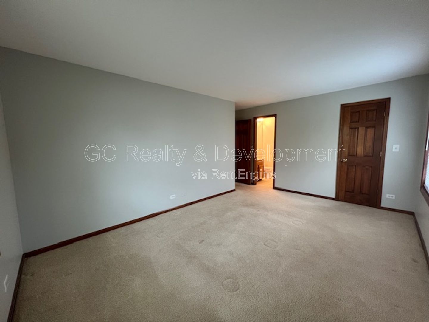 *** WINFIELD / 2 BDRM / 2 BTH / APPLIANCES INCL / LAUNDRY IN UNIT / ATTACHED CAR GARAGE / PET FRIENDLY*** property image