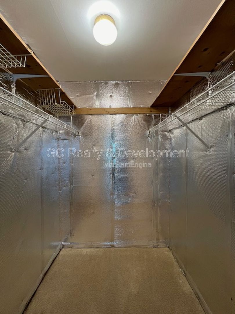 *** WINFIELD / 2 BDRM / 2 BTH / APPLIANCES INCL / LAUNDRY IN UNIT / ATTACHED CAR GARAGE / PET FRIENDLY*** property image