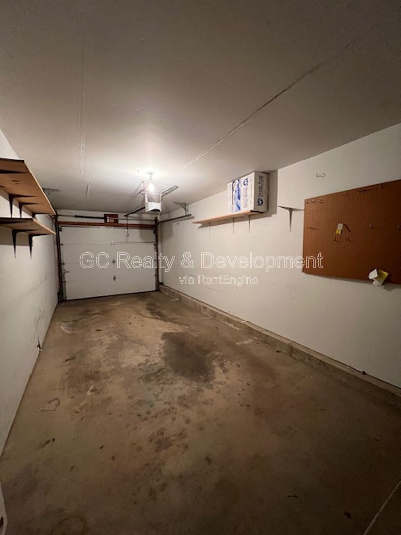 *** WINFIELD / 2 BDRM / 2 BTH / APPLIANCES INCL / LAUNDRY IN UNIT / ATTACHED CAR GARAGE / PET FRIENDLY*** property image