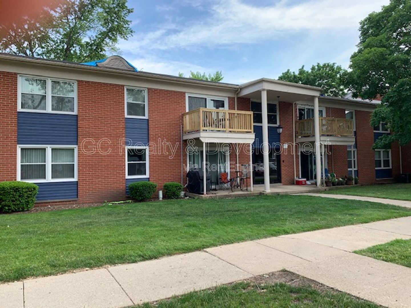 *** 2 BDRM / UPDATED UNIT / W&D IN BUILDING / PETS ALLOWED / LOTS OF CLOSET SPACE / ONLY PAY ELECTRIC *** property image