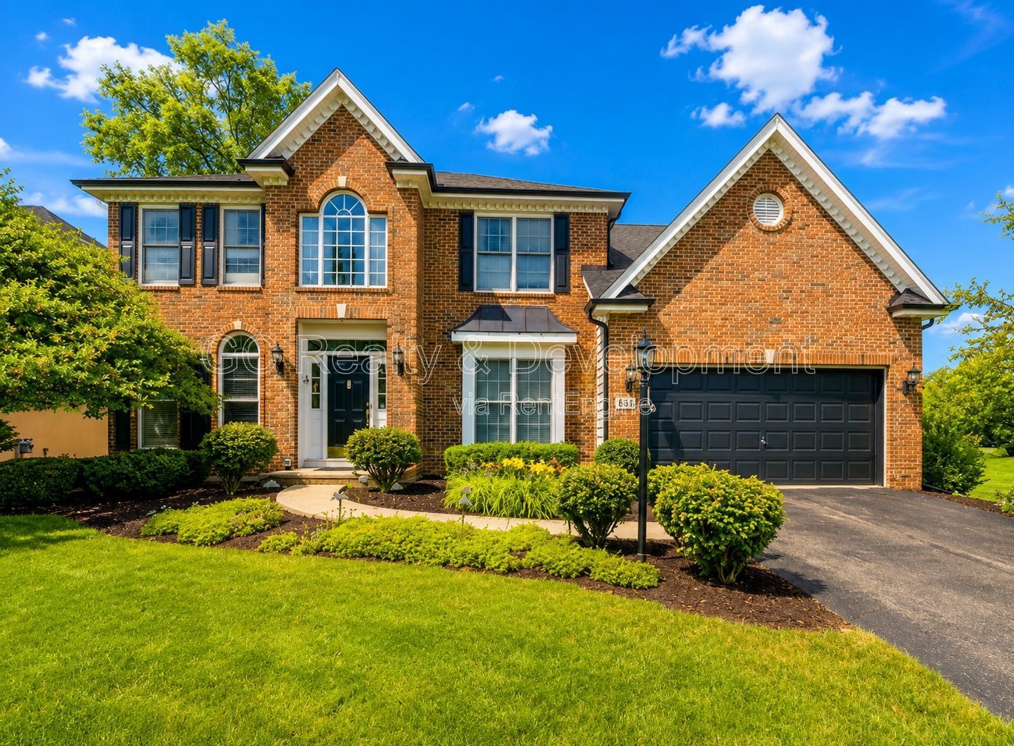 ***   COMING SOON 8/15/26!  / HARDWOOD FLOORS / CENTRAL AC / LAKE VIEWS / LARGE CLOSETS *** property image