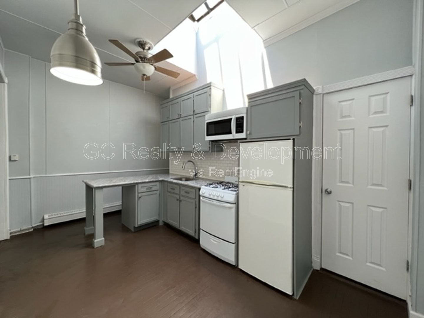 *** GREAT LEMONT LOCATION / SPACIOUS 1 BDRM / LAUNDRY IN UNIT / APPL INCL / PARKING INCL*** property image