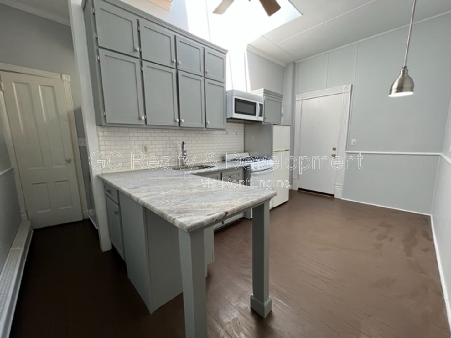 *** GREAT LEMONT LOCATION / SPACIOUS 1 BDRM / LAUNDRY IN UNIT / APPL INCL / PARKING INCL*** property image