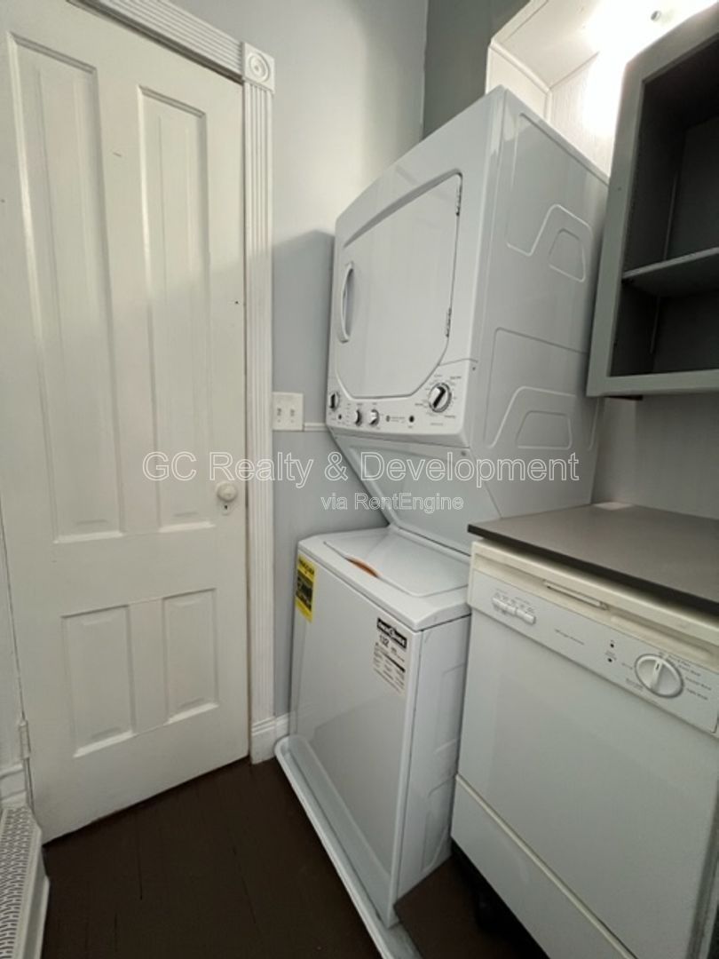*** GREAT LEMONT LOCATION / SPACIOUS 1 BDRM / LAUNDRY IN UNIT / APPL INCL / PARKING INCL*** property image