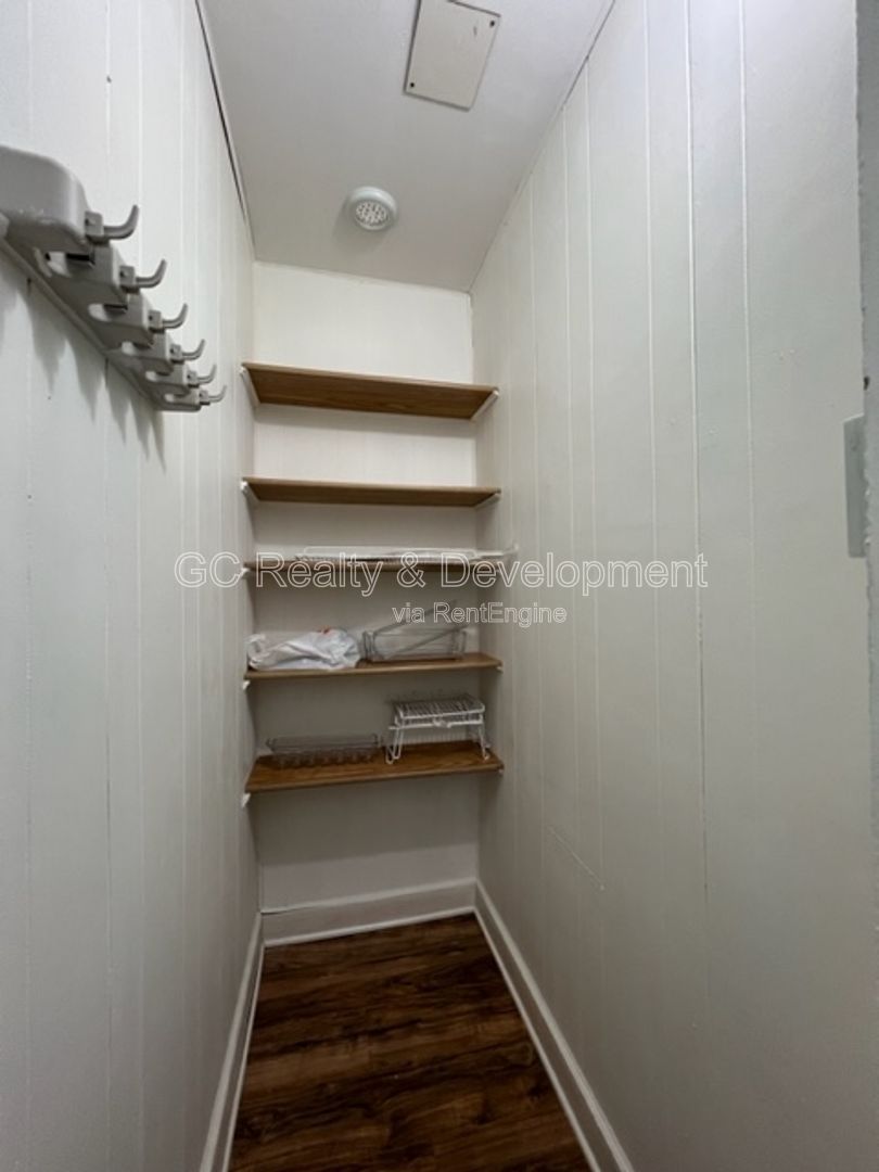 *** GREAT LEMONT LOCATION / SPACIOUS 1 BDRM / LAUNDRY IN UNIT / APPL INCL / PARKING INCL*** property image