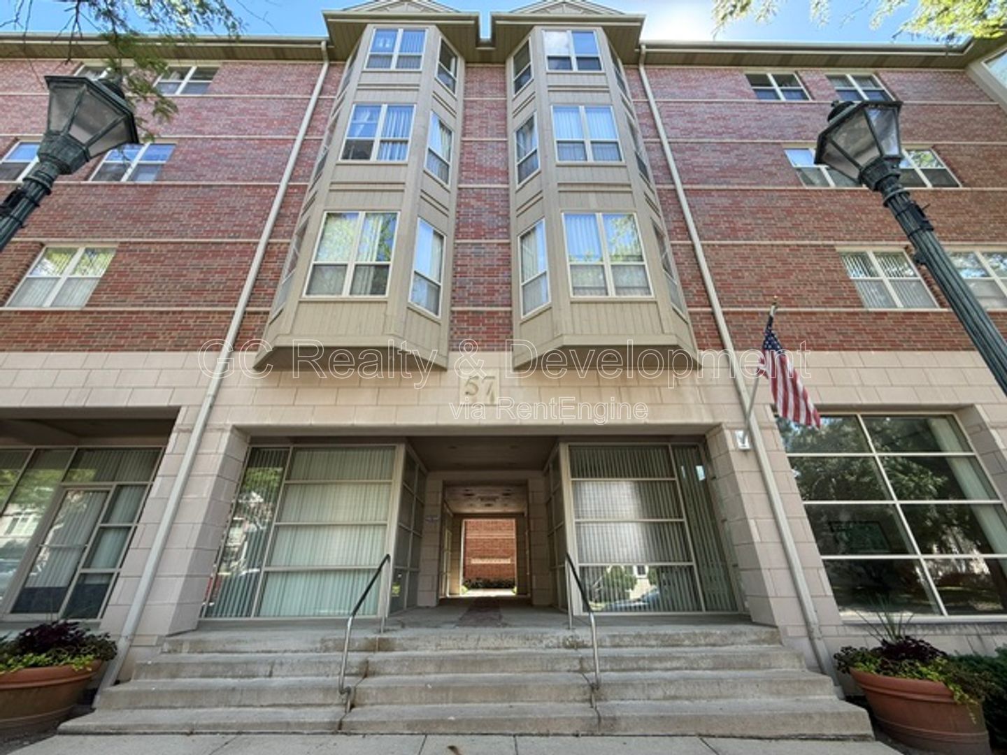 *** DOWNTOWN ROSELLE / 2 BDRM - 2 BTH / STORAGE UNIT / GARAGE PARKING / FREE LAUNDRY ON SITE *** property image