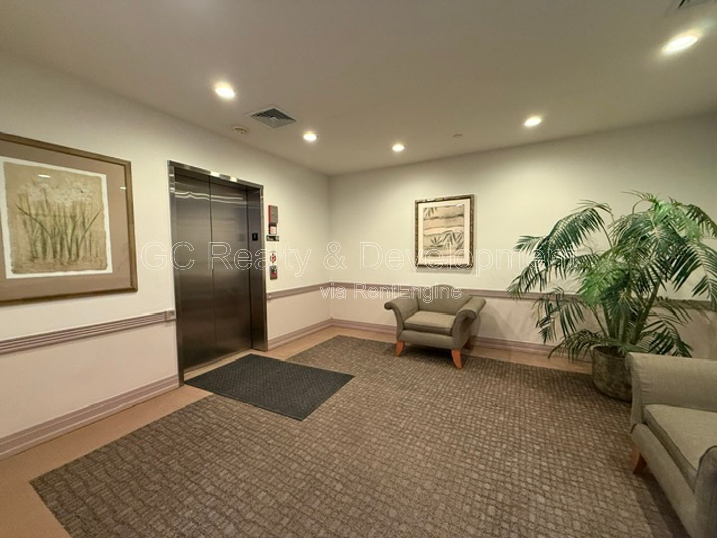 *** DOWNTOWN ROSELLE / 2 BDRM - 2 BTH / STORAGE UNIT / GARAGE PARKING / FREE LAUNDRY ON SITE *** property image