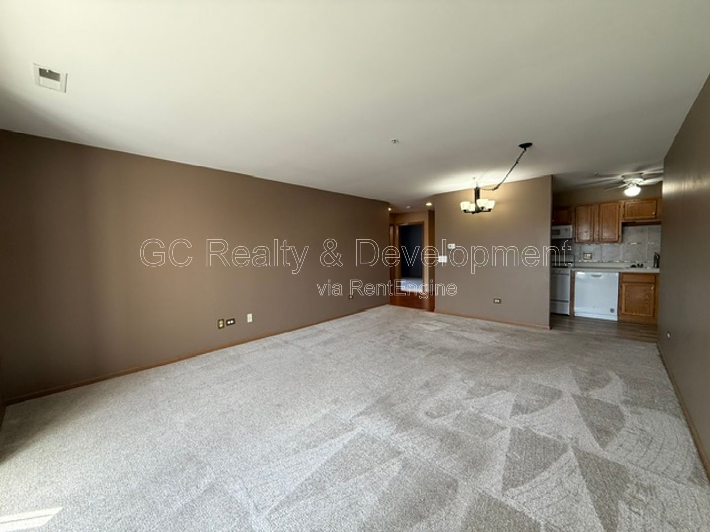 *** DOWNTOWN ROSELLE / 2 BDRM - 2 BTH / STORAGE UNIT / GARAGE PARKING / FREE LAUNDRY ON SITE *** property image
