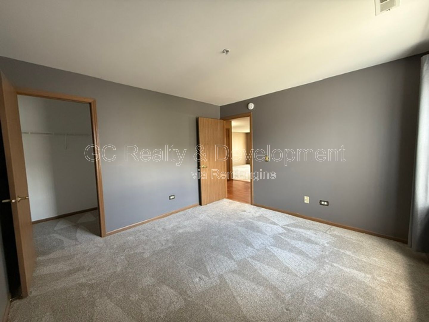 *** DOWNTOWN ROSELLE / 2 BDRM - 2 BTH / STORAGE UNIT / GARAGE PARKING / FREE LAUNDRY ON SITE *** property image