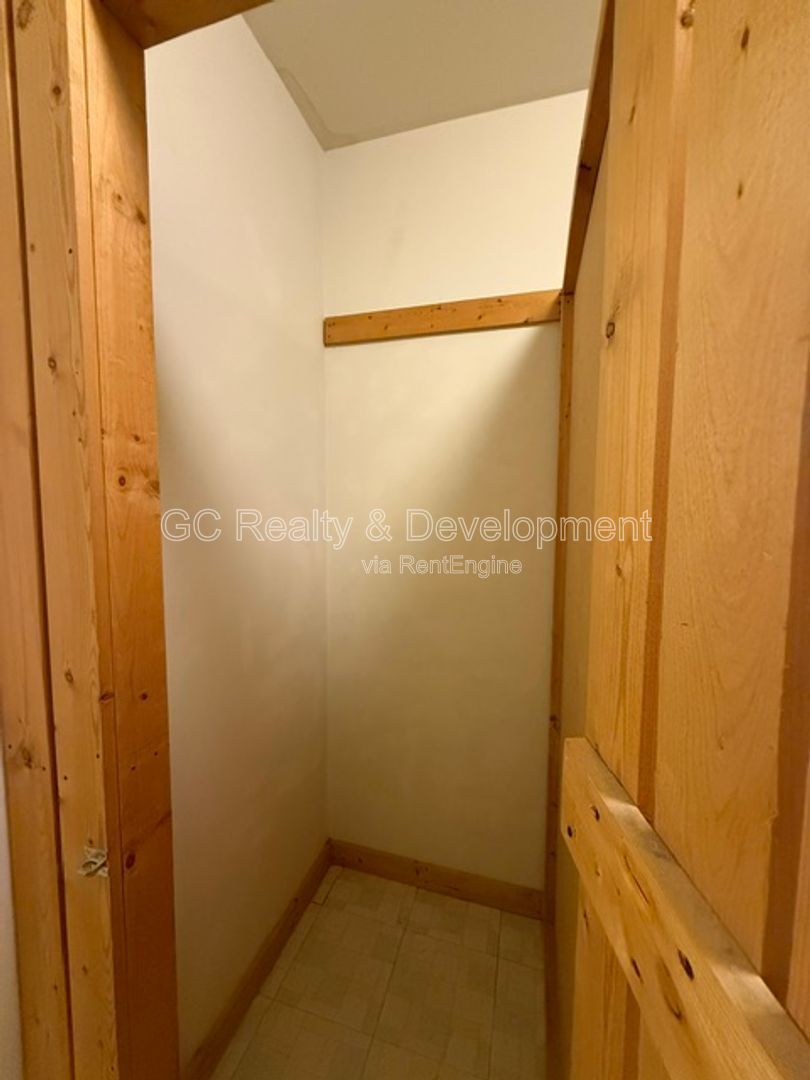*** DOWNTOWN ROSELLE / 2 BDRM - 2 BTH / STORAGE UNIT / GARAGE PARKING / FREE LAUNDRY ON SITE *** property image