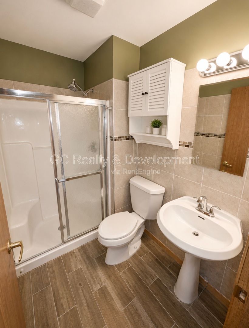 *** DOWNTOWN ROSELLE / 2 BDRM - 2 BTH / STORAGE UNIT / GARAGE PARKING / FREE LAUNDRY ON SITE *** property image
