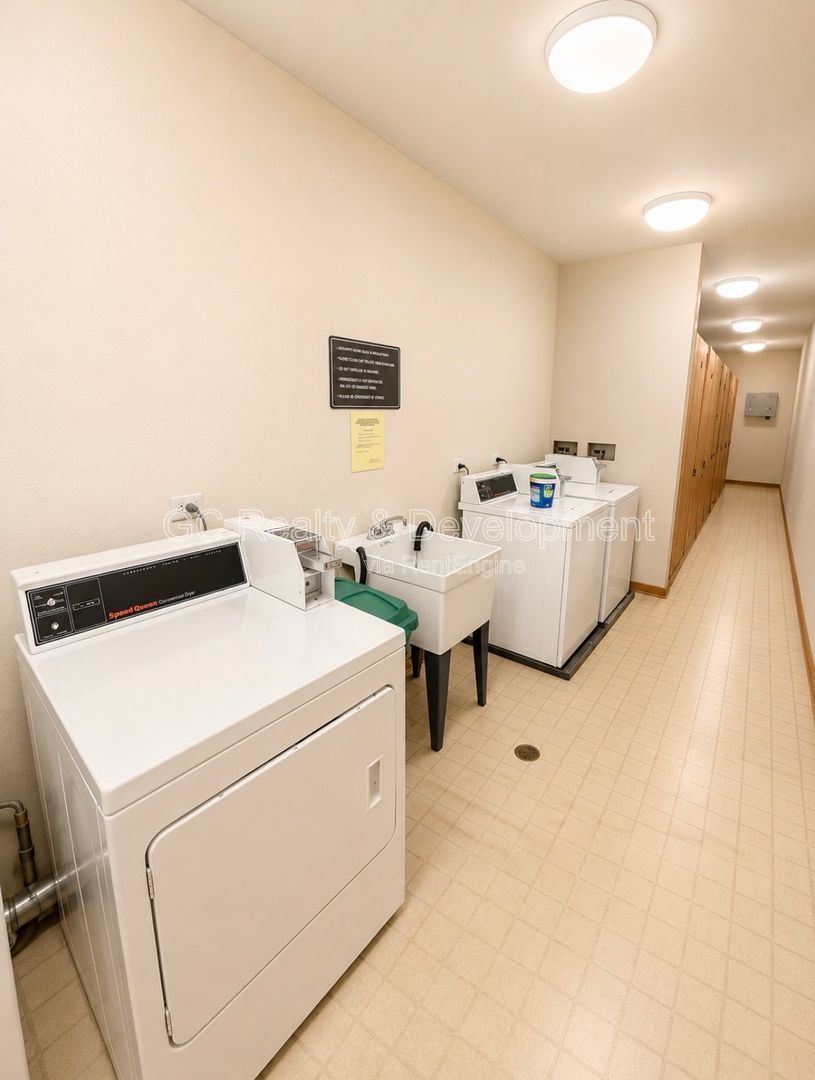 *** DOWNTOWN ROSELLE / 2 BDRM - 2 BTH / STORAGE UNIT / GARAGE PARKING / FREE LAUNDRY ON SITE *** property image