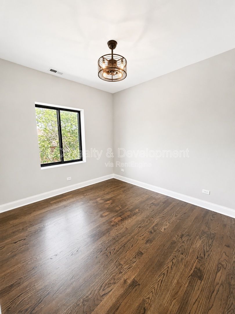 *** 3BDRM - 2 BTH / LAUNDRY IN UNIT / CENTRAL AC / SS APPL / PARKING INCL *** property image