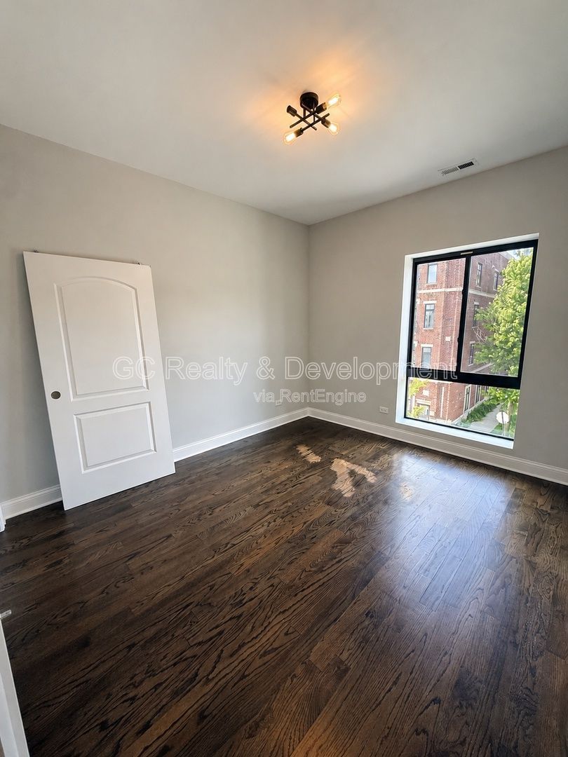 *** 3BDRM - 2 BTH / LAUNDRY IN UNIT / CENTRAL AC / SS APPL / PARKING INCL *** property image