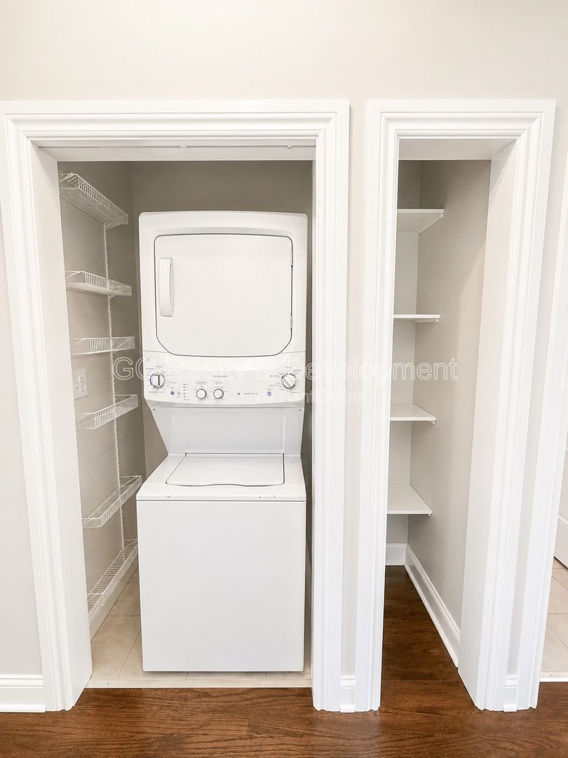 *** 3BDRM - 2 BTH / LAUNDRY IN UNIT / CENTRAL AC / SS APPL / PARKING INCL *** property image