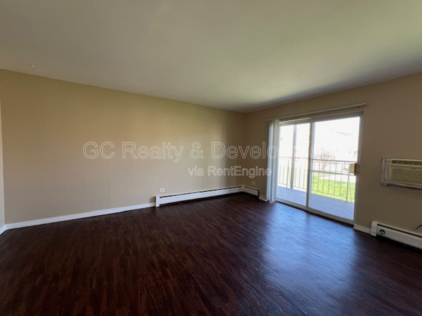 *** 1 BDRM / HEAT INCLUDED!! / TENANT PAYS ELECTRIC ONLY / BALCONY / 2 PARKING SPACES*** property image