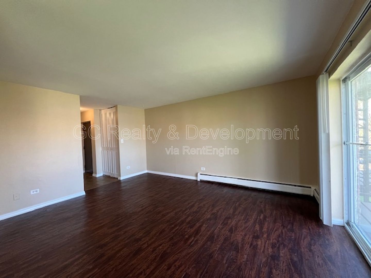 *** 1 BDRM / HEAT INCLUDED!! / TENANT PAYS ELECTRIC ONLY / BALCONY / 2 PARKING SPACES*** property image