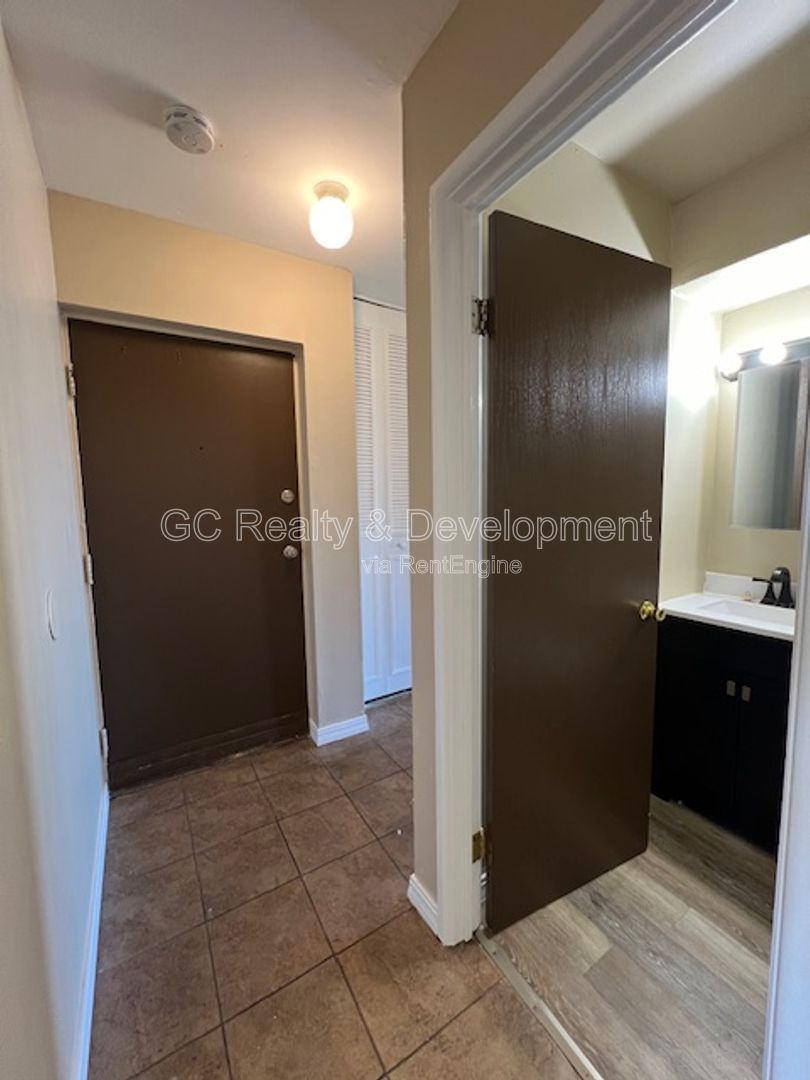 *** 1 BDRM / HEAT INCLUDED!! / TENANT PAYS ELECTRIC ONLY / BALCONY / 2 PARKING SPACES*** property image