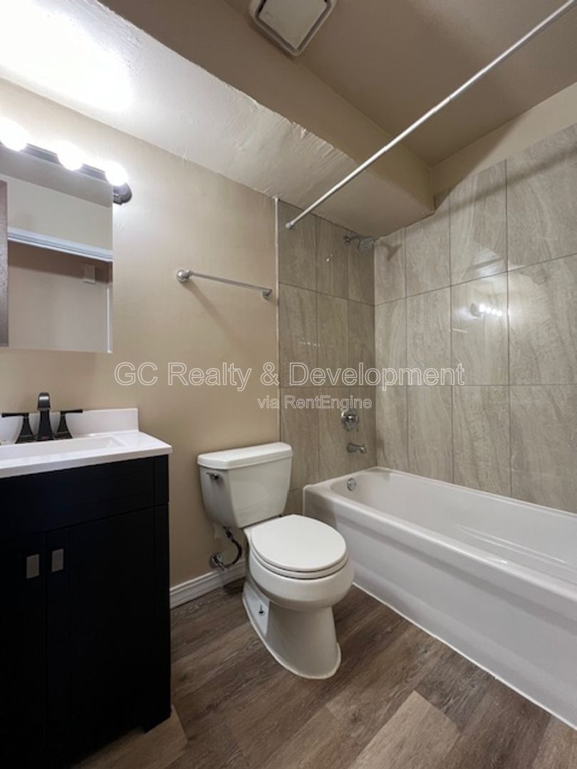 *** 1 BDRM / HEAT INCLUDED!! / TENANT PAYS ELECTRIC ONLY / BALCONY / 2 PARKING SPACES*** property image