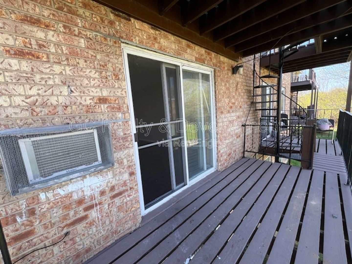 *** 1 BDRM / HEAT INCLUDED!! / TENANT PAYS ELECTRIC ONLY / BALCONY / 2 PARKING SPACES*** property image