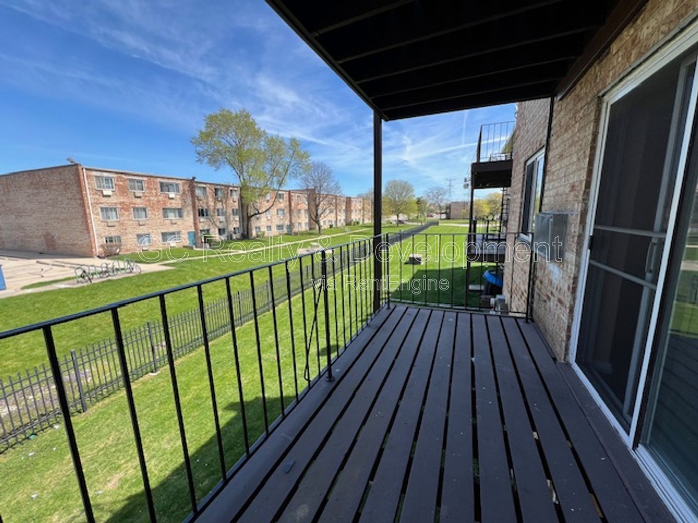 *** 1 BDRM / HEAT INCLUDED!! / TENANT PAYS ELECTRIC ONLY / BALCONY / 2 PARKING SPACES*** property image