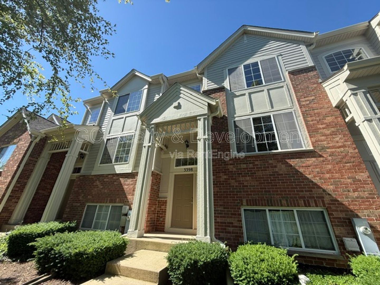 *** 3 BDRM - 2.5 BTH / BSMT / ATTACHED GARAGE / IN UNIT LAUNDRY / CENTRAL AC *** property image
