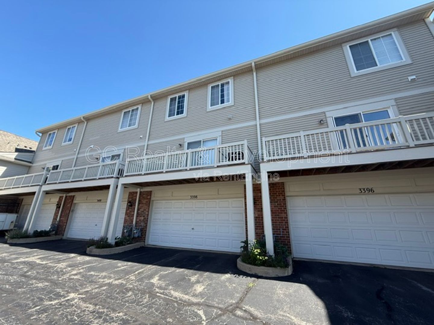 *** 3 BDRM - 2.5 BTH / BSMT / ATTACHED GARAGE / IN UNIT LAUNDRY / CENTRAL AC *** property image