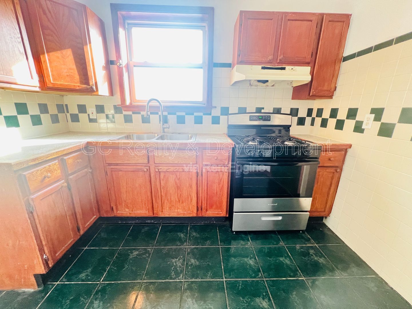 ***CHICAGO LAWN NEIGHBOORHOOD / 2 BDRM - 1 BTH / CENTRAL AIR / APPL INCL / STREET PARKING*** property image