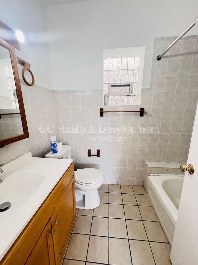 ***CHICAGO LAWN NEIGHBOORHOOD / 2 BDRM - 1 BTH / CENTRAL AIR / APPL INCL / STREET PARKING*** property image